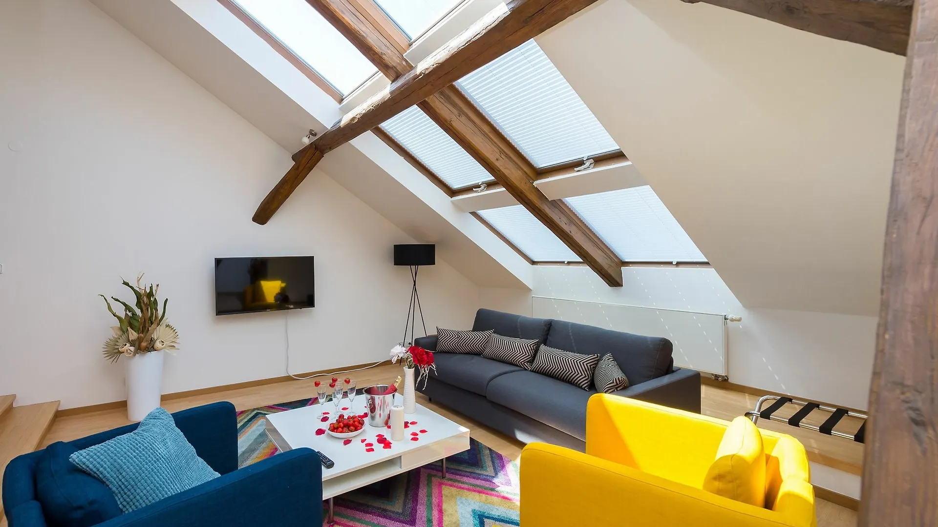 Empirent Apartments Prague Castle contacts